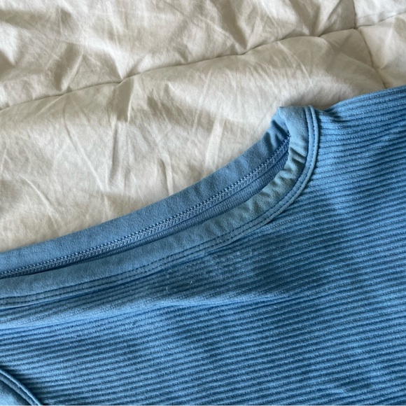 SinchSeamless™ Rib Crew Tank - Picture 3 of 5